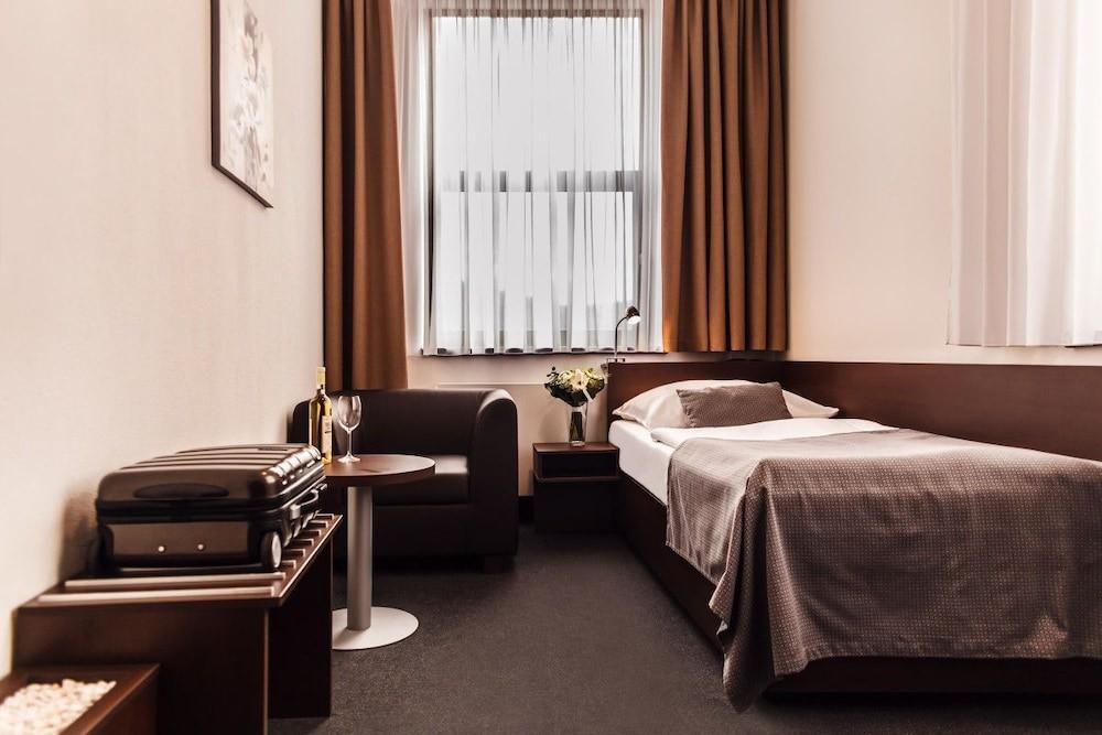 Interhotel Злин Экстерьер фото